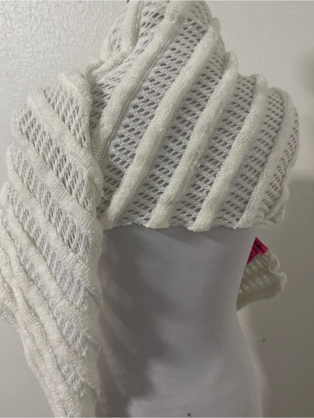 Betsey Johnson Women’s One Size White Knit Shawl Yarn with Pink Brand Tag & Poms